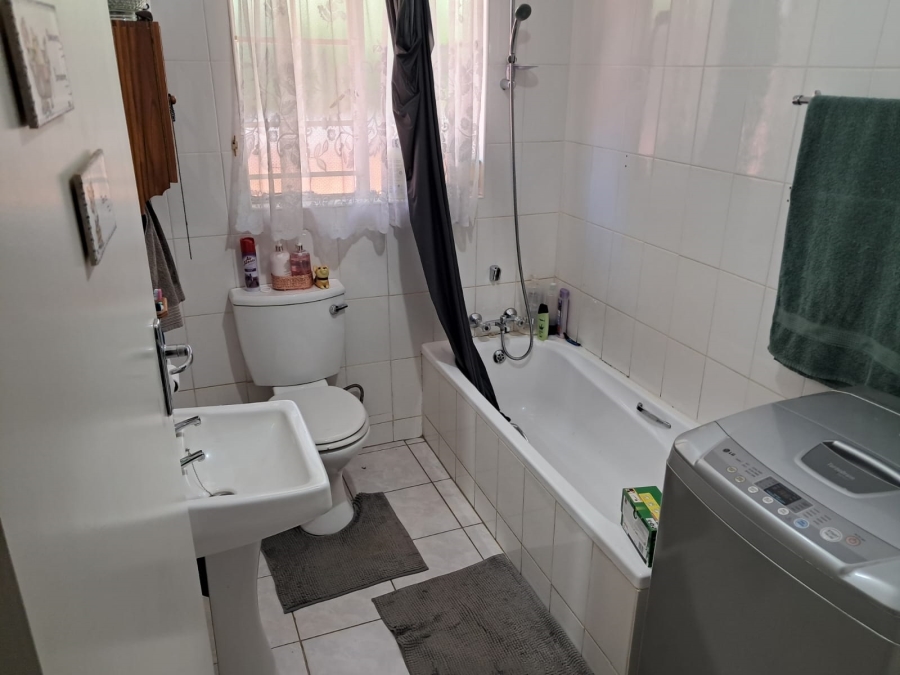 3 Bedroom Property for Sale in Safari Gardens North West